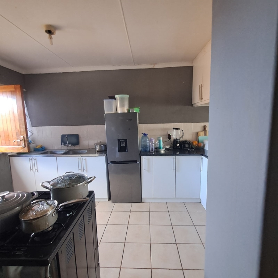 To Let 3 Bedroom Property for Rent in Laurie Dashwood Park Eastern Cape